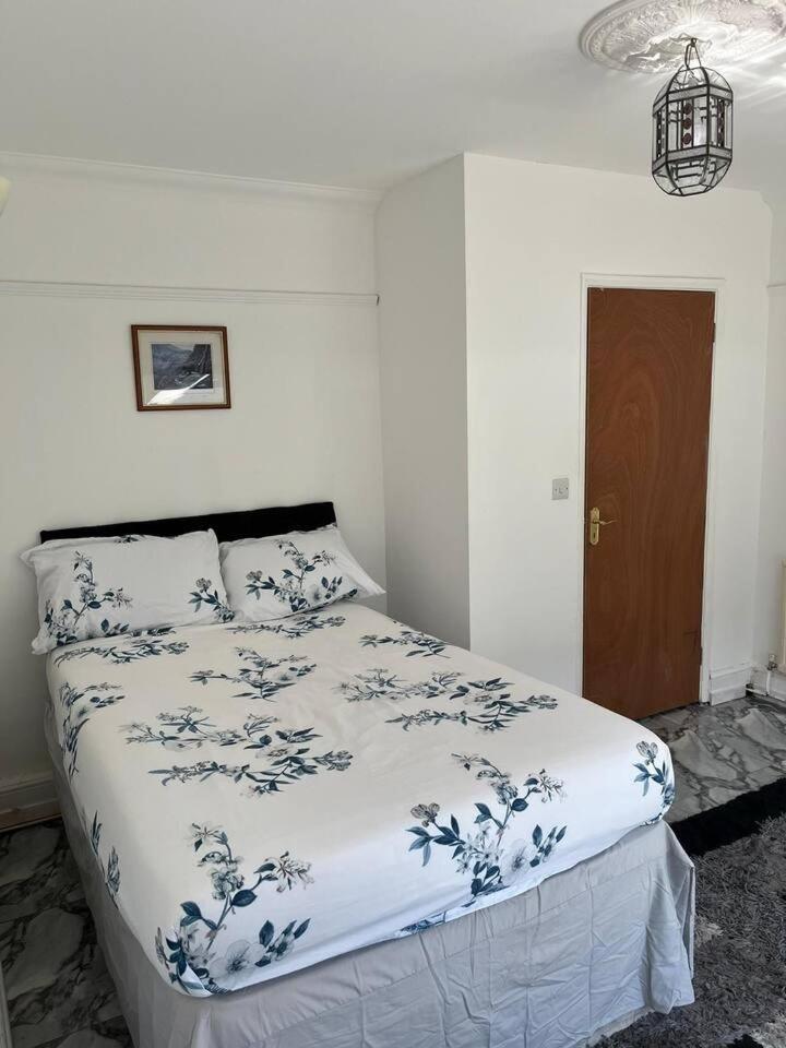Spacious 4 Beds - Private Bathrooms In Canary Wharf Pensión Londres