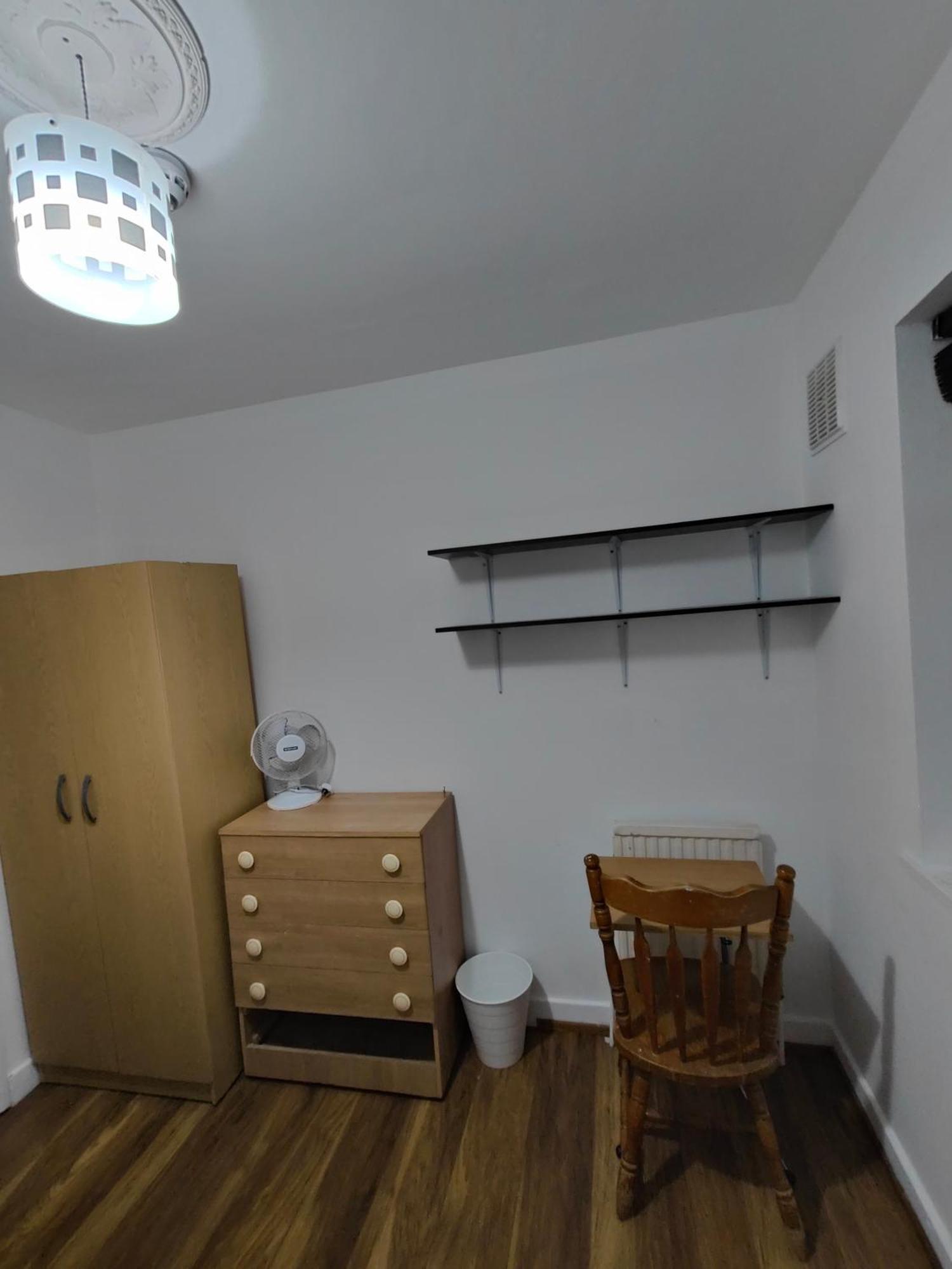 Spacious 4 Beds - Private Bathrooms In Canary Wharf Londres