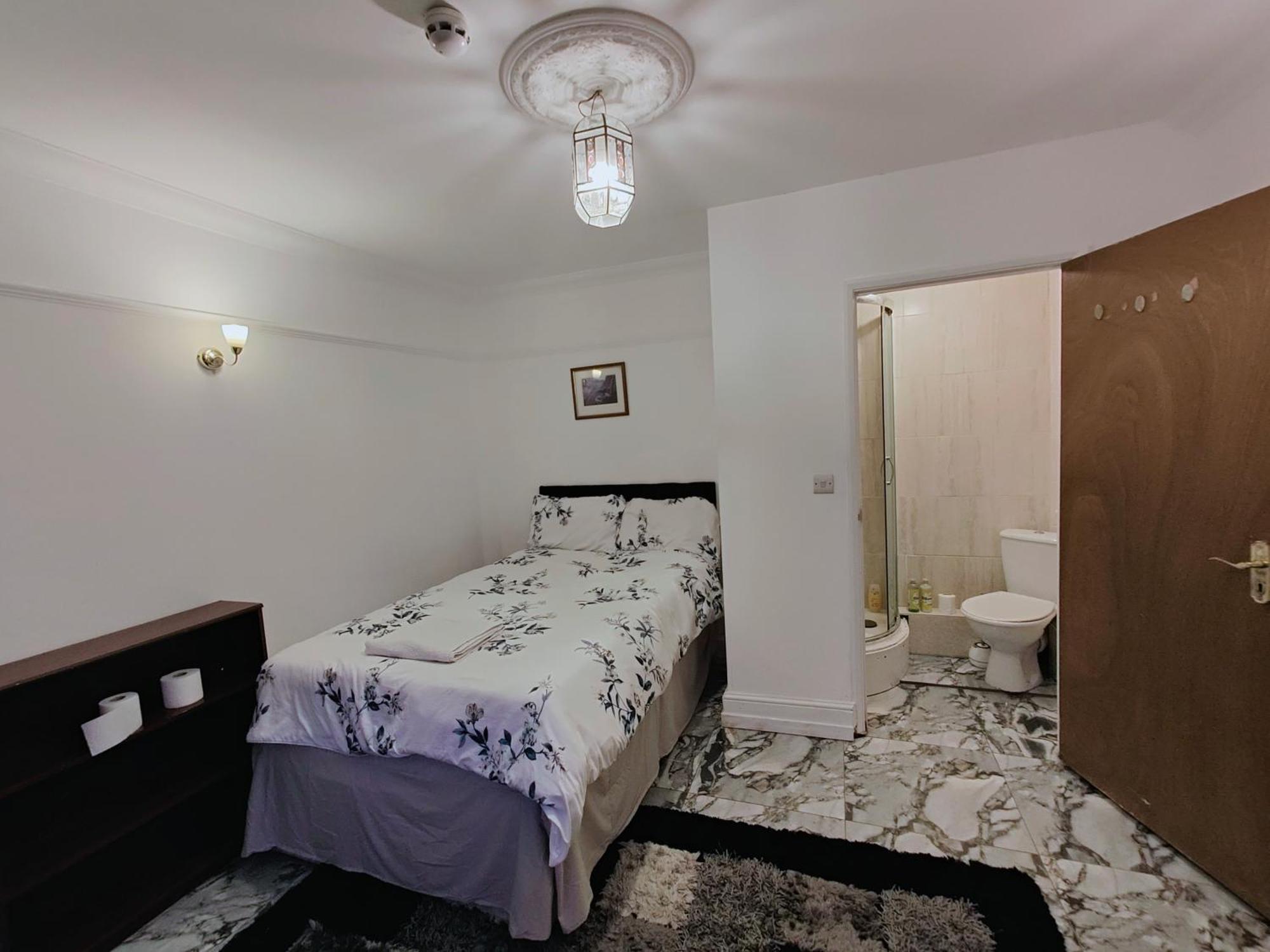 Spacious 4 Beds - Private Bathrooms In Canary Wharf Pensión