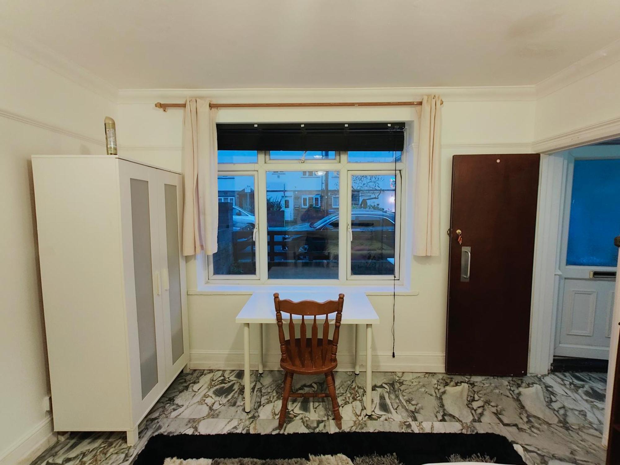 Spacious 4 Beds - Private Bathrooms In Canary Wharf * Londres