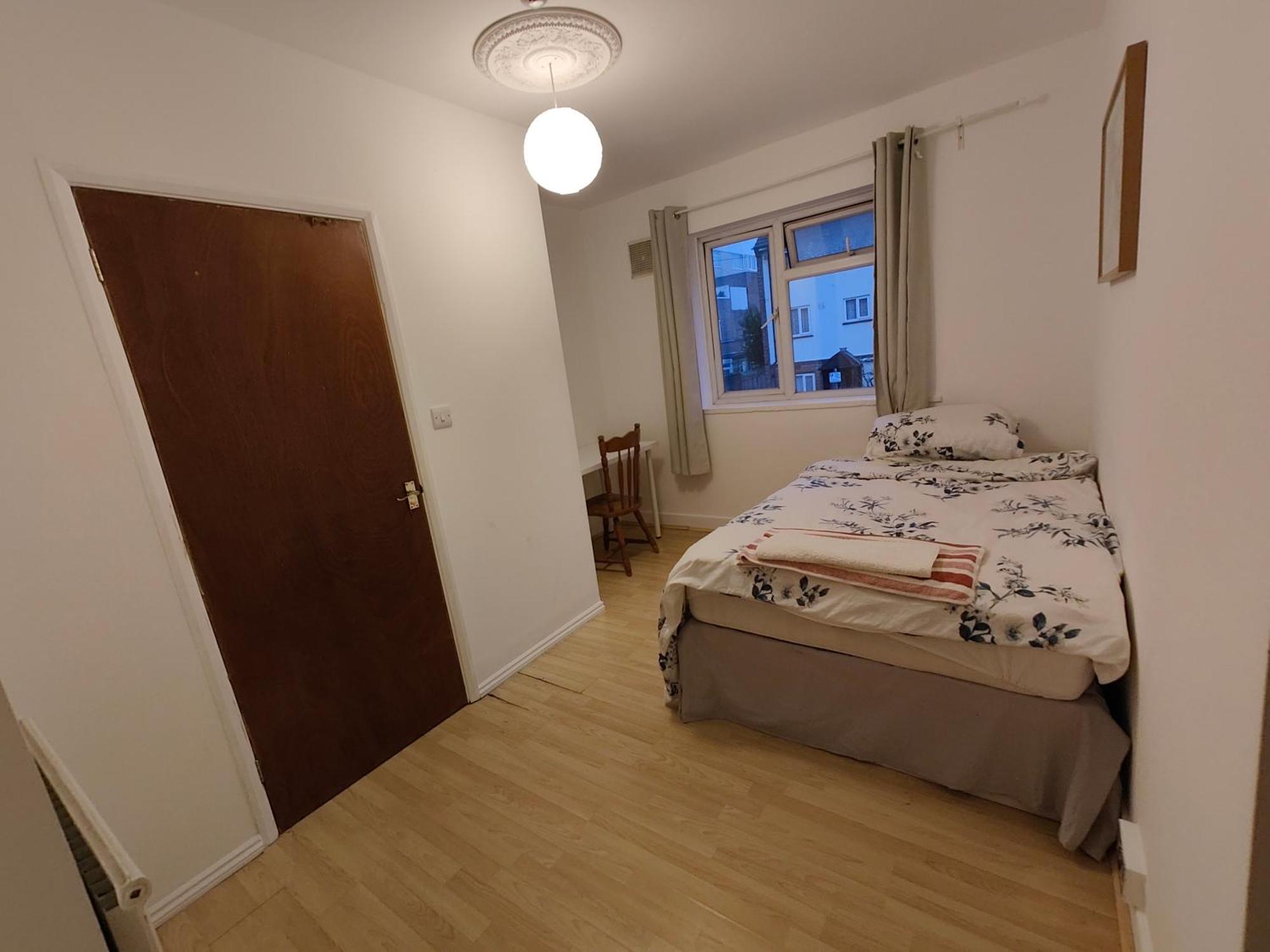 Spacious 4 Beds - Private Bathrooms In Canary Wharf Pensión